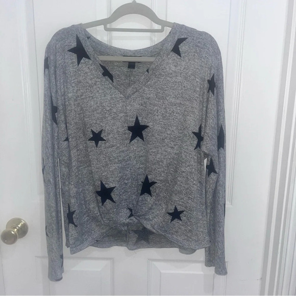 A.beyer women’s sweater sz large
Gray with stars - Picture 4 of 4